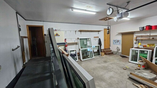 Building Photo - Large House with beautiful landscaping and mission mountain views