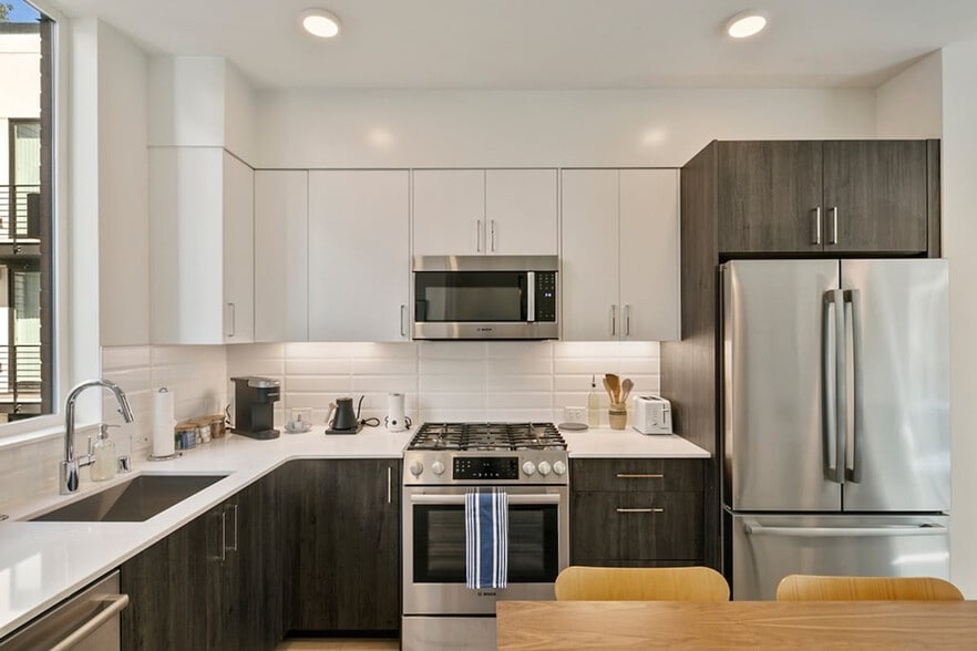 Building Photo - 516 Broadway E