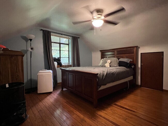 Building Photo - 1135 Sunset Dr