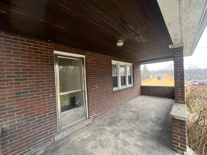 Building Photo - 1801 Universal Rd