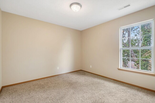 Building Photo - 717-719 E Watermill Cir