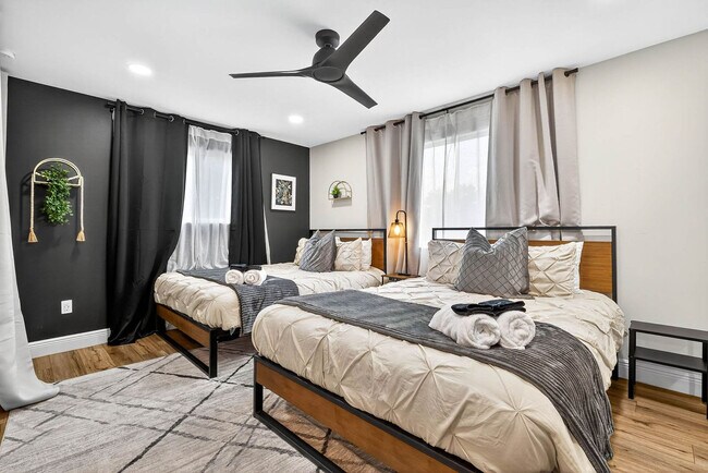 Building Photo - 319 Brentwood Dr