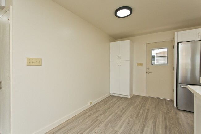 Building Photo - Single Family