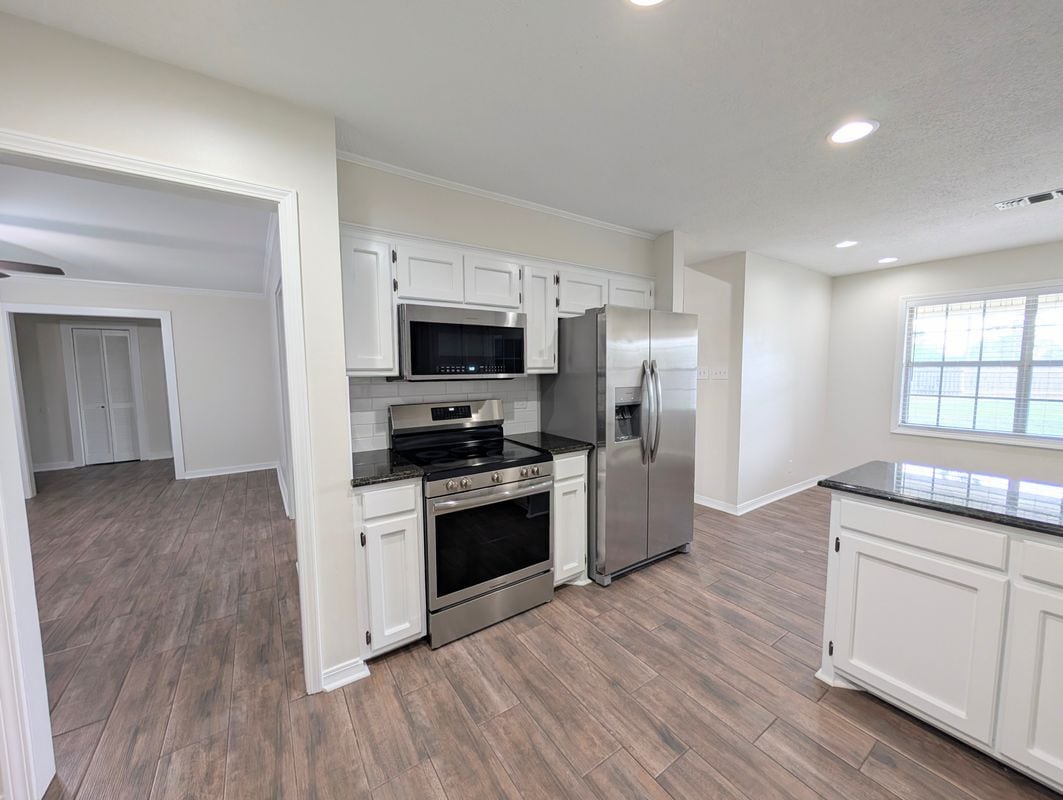 Building Photo - 531 Pine Hills Dr