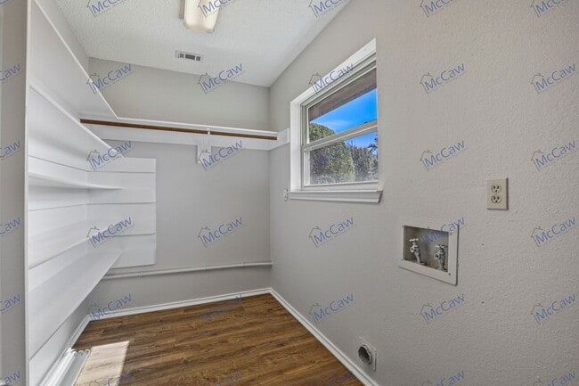 Building Photo - 809 Baxter Dr