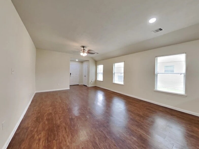 Building Photo - 12624 Mountain Daisy Rd