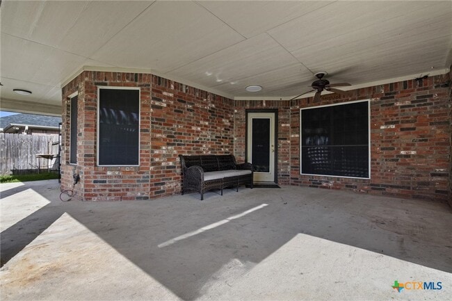 Building Photo - 418 Canoe Dr