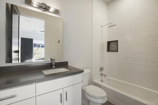 Building Photo - 1708 Perez St