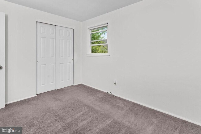 Building Photo - 295 Lander Dr
