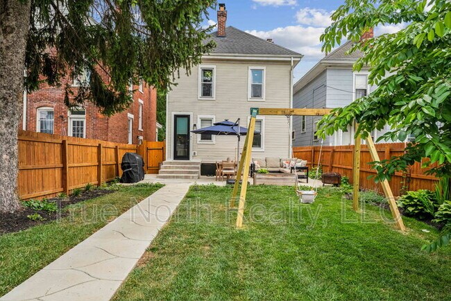 Building Photo - 693 Wilson Ave