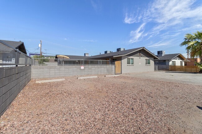 Building Photo - 2612 W Pierson St