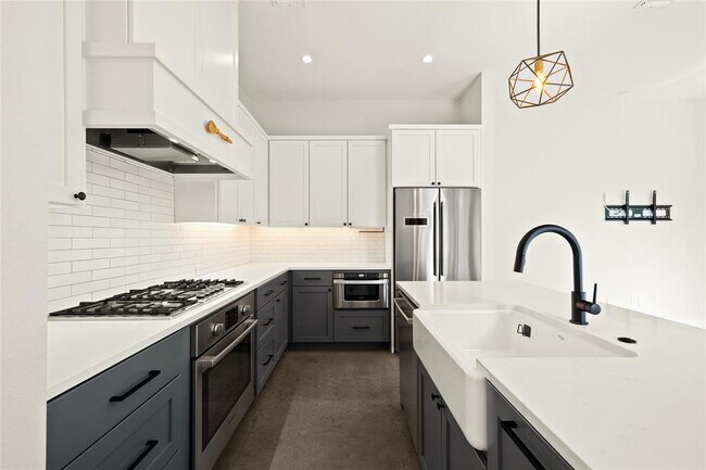 Building Photo - 510 Sacramento Dr