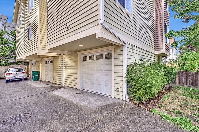 Building Photo - 11709 16th Ave NE