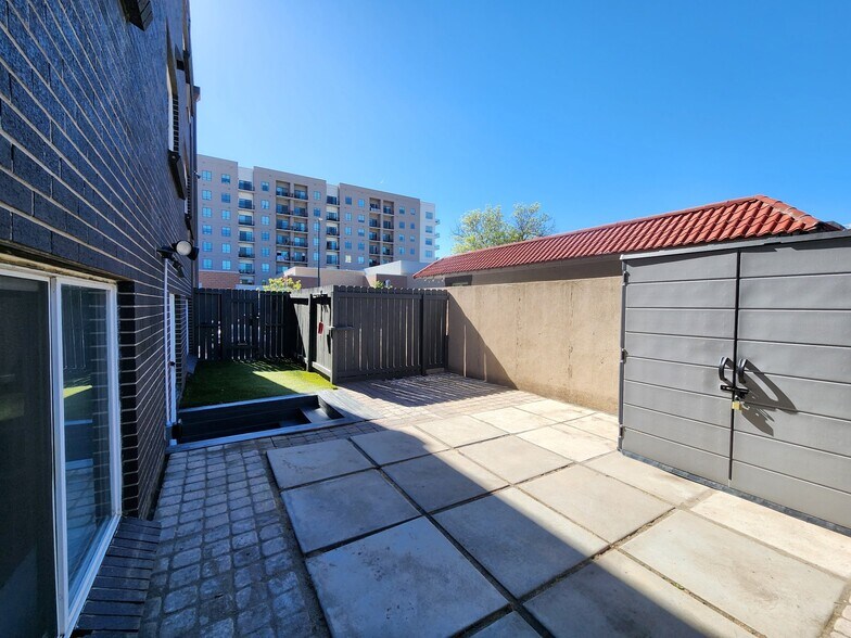 Building Photo - 656 Logan St