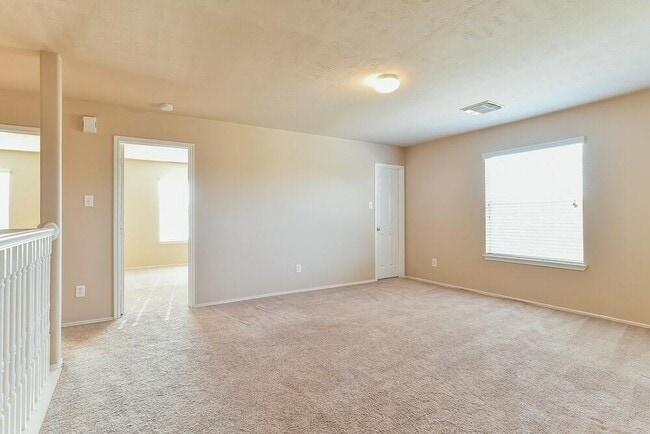 Building Photo - 2527 Floral Bloom Way