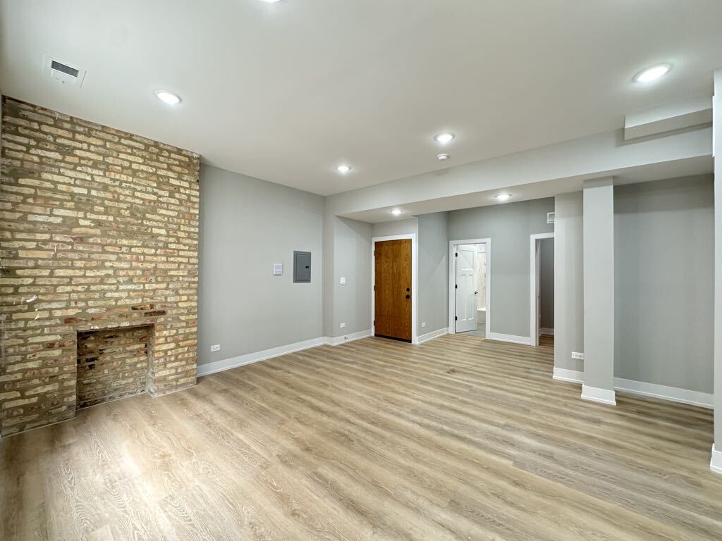 Building Photo - 451 W Belden Ave