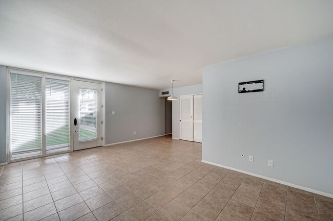 Building Photo - Ready to View Now! Arcadia Lite - 2 bedroom/1 Bath- Adorable Condo and Community-W/T/S are included!