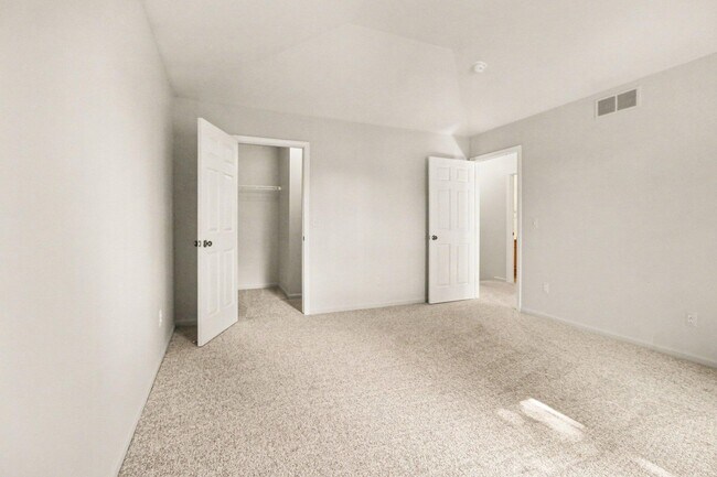 Building Photo - 125 Commons Cir