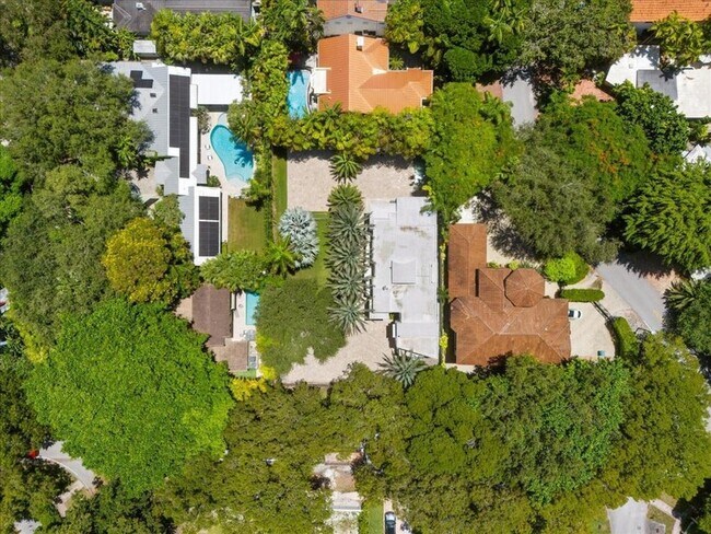 Building Photo - 3917 S Le Jeune Rd