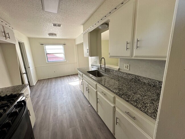 Building Photo - 3 bed 1.5 bath NW OKC