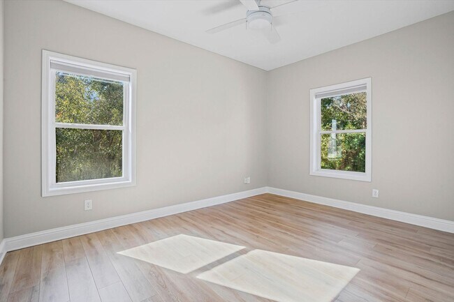 Building Photo - BAY FRONT LIVING