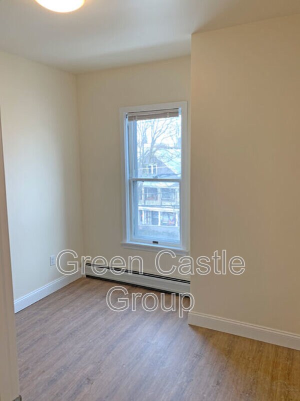 Building Photo - 323 Pearl St