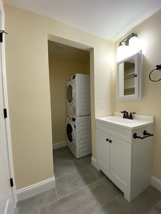 Building Photo - 158 North St