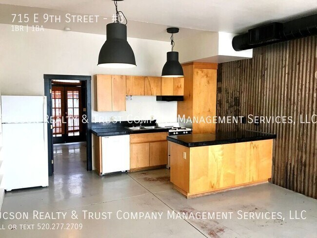 Primary Photo - 715 E 9th St