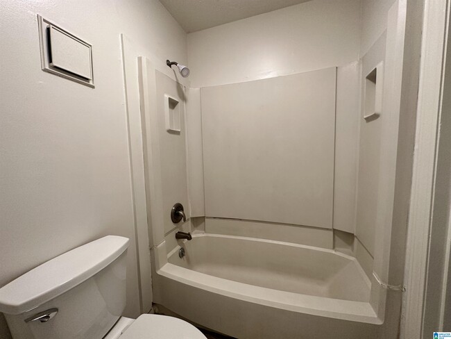 Building Photo - 415 Skyview Dr