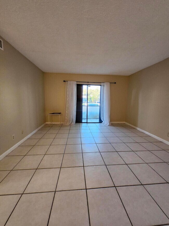 Building Photo - 545 Trace Cir