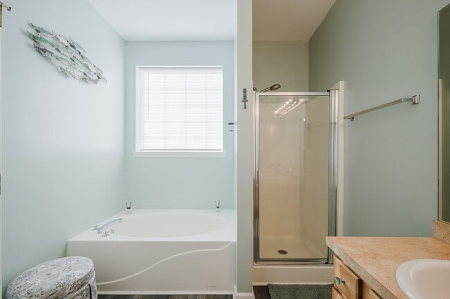 Building Photo - Furnished 3 Bedroom Home in Bluffton Park