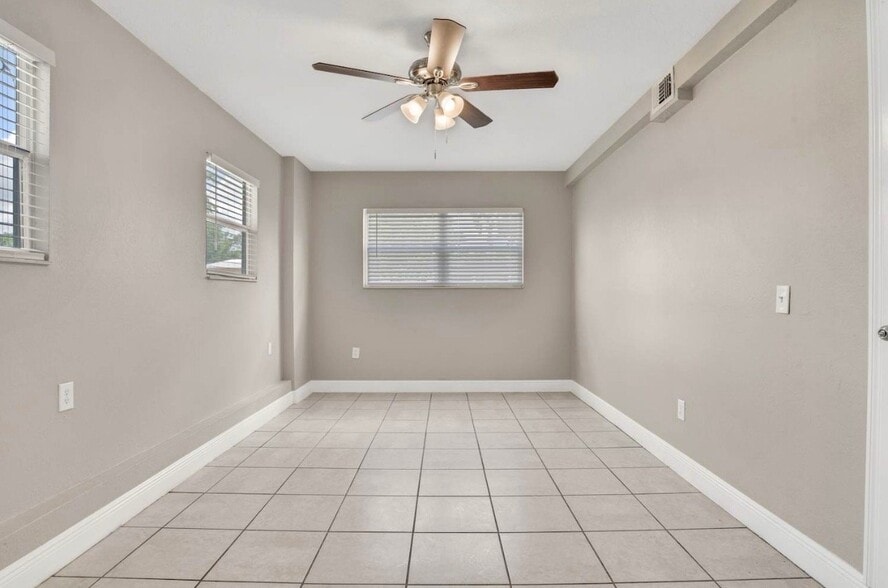 Building Photo - 3013 Rollman Rd