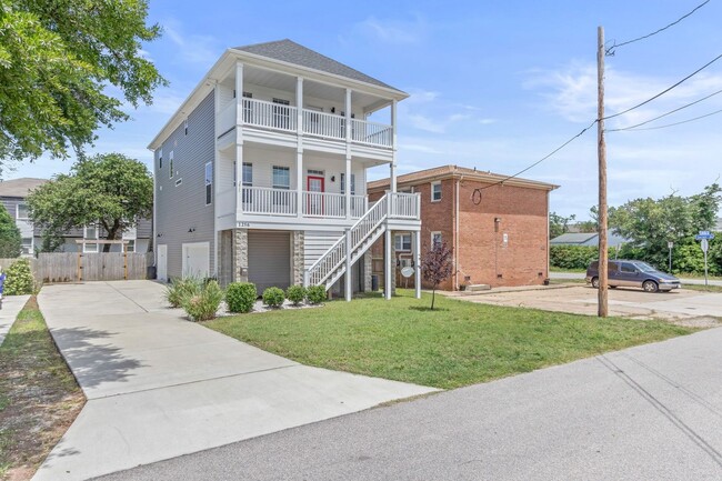 Building Photo - Willoughby Beach
