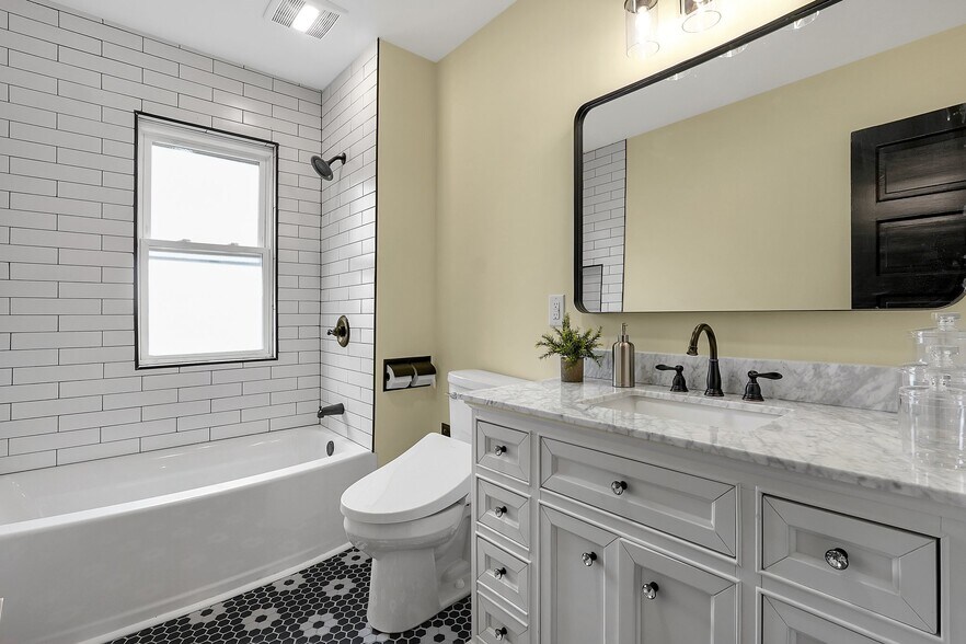 2 full bathrooms bidet toilet seat! - 1756 Oak St