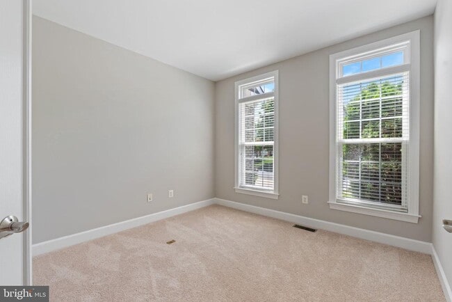 Building Photo - 15436 Symondsbury Way