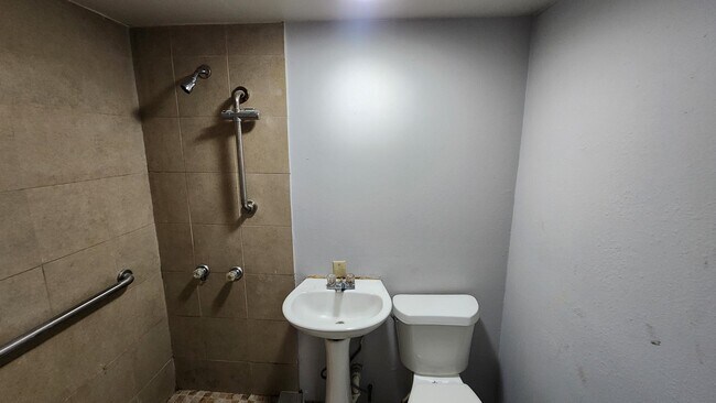 Building Photo - 301 Soria Dr