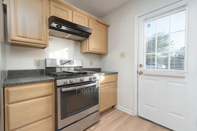 Building Photo - Modern 3BR 2.5BA w/ 1st Floor Master, Garage, Walk-in Closets near AWC Carlisle Barracks