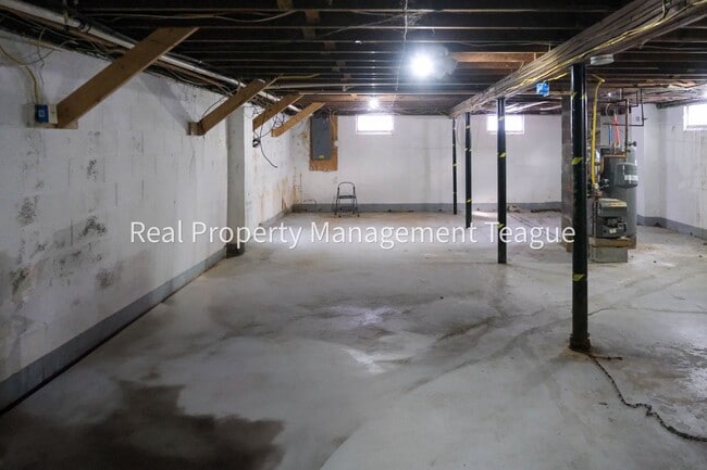 Building Photo - Charming 3 bedrooms in Rensselaer