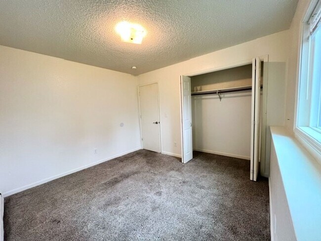 Building Photo - 1555 Latouche St