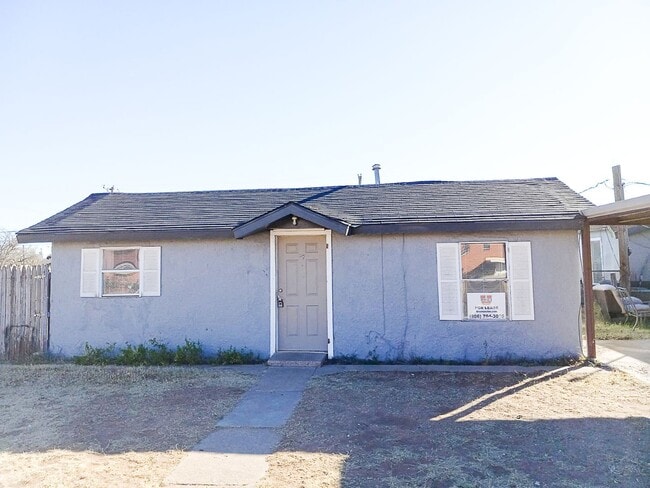 Building Photo - $0 First Month's Rent / $0 Deposit at Move-in
