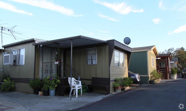 Building Photo - Bell's Trailer Village