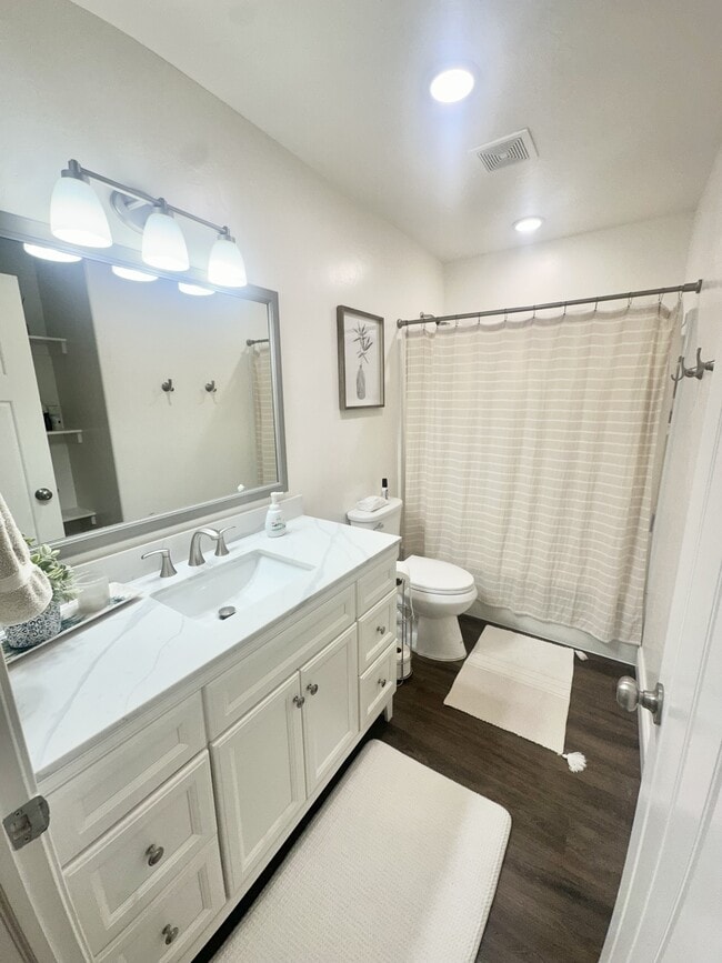 Building Photo - 3920 Flint Ave