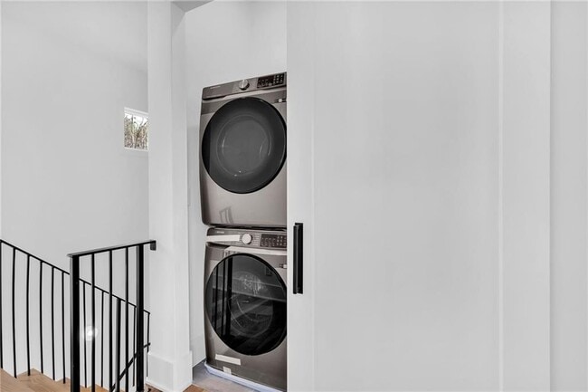Building Photo - 10965 Serenbe Ln