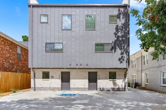 Building Photo - 3228 S University Dr