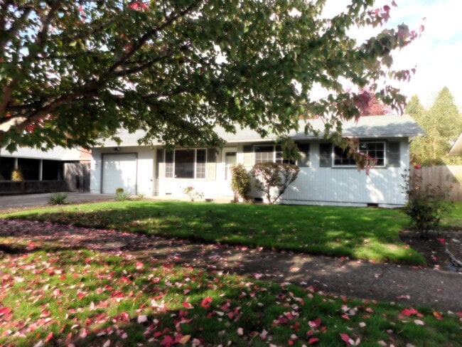 Primary Photo - Beautiful 4 Bedroom, 1-1/2 Bathroom Home W...