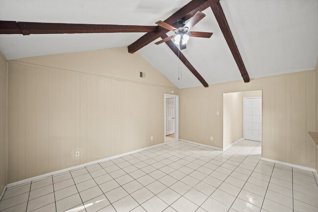 Building Photo - Charming home in Woodland Oaks Subdivision