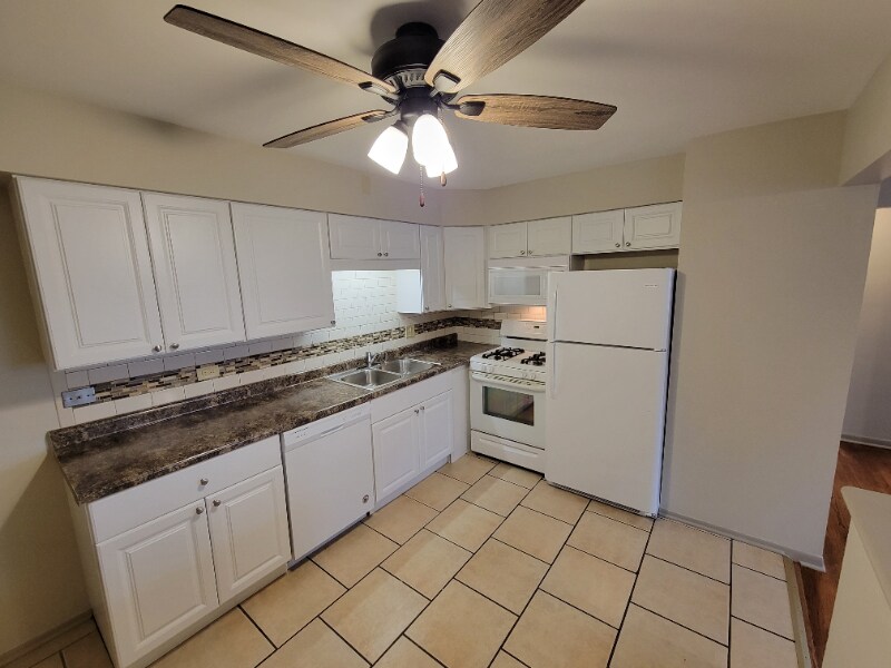 Building Photo - 701 Lake St