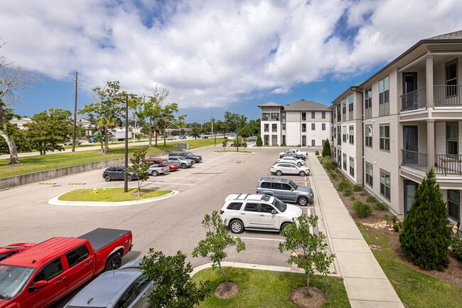 Building Photo - Coastal living right in the middle of Ocea...