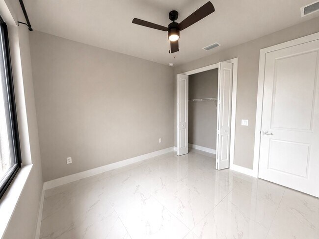 Building Photo - Move In Special! Pool Home with Canal View