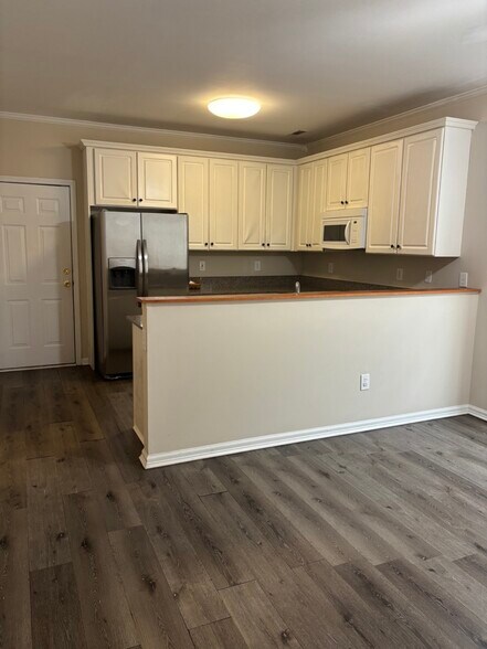 Building Photo - 217 Palette Ln
